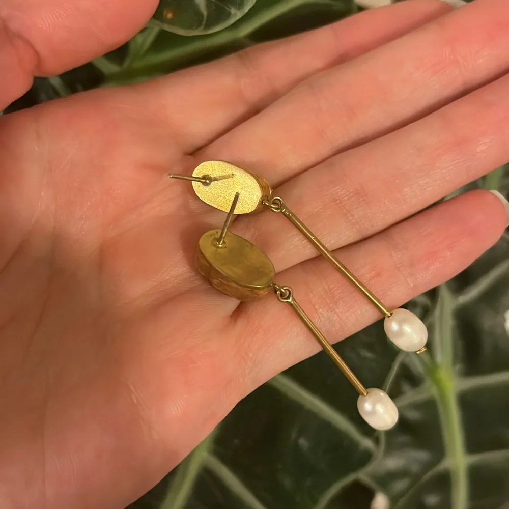 Brass Labradorite and pearl dangle earrings - Picture 4 of 4